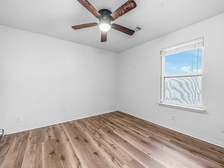 2403 Summers Glen Ct — Photo 17