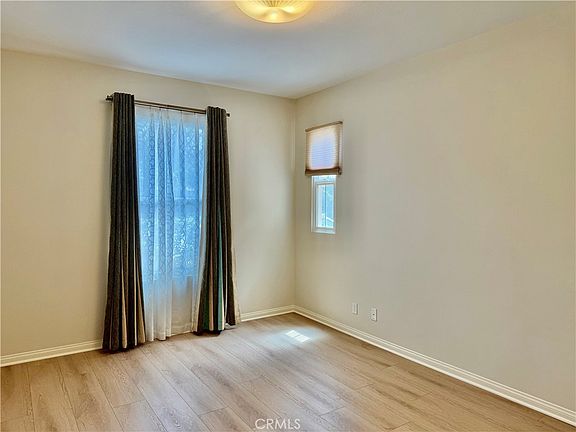 2nd image of 102 Chestnut Grv