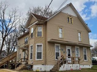 605 W Douglas, Freeport, IL 61032