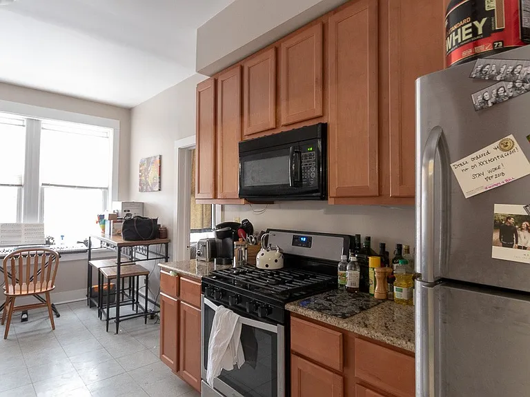 949 N Hoyne Ave #4 — Photo 2