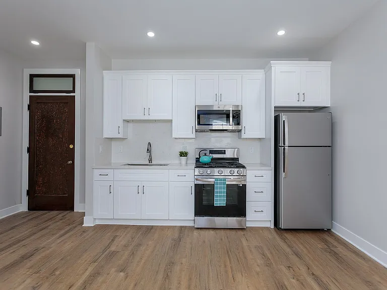 149 S Los Robles Ave — Photo 10