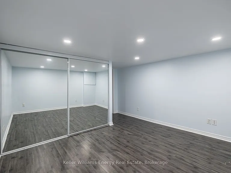 566 Dean Ave #LOWER — Photo 16