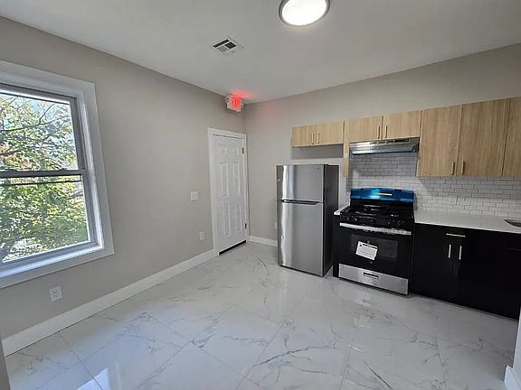 2nd image of 190 Park St #1A