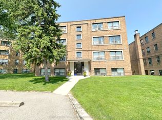 3 Bexhill Ct #4, Toronto, ON M9A 3A8