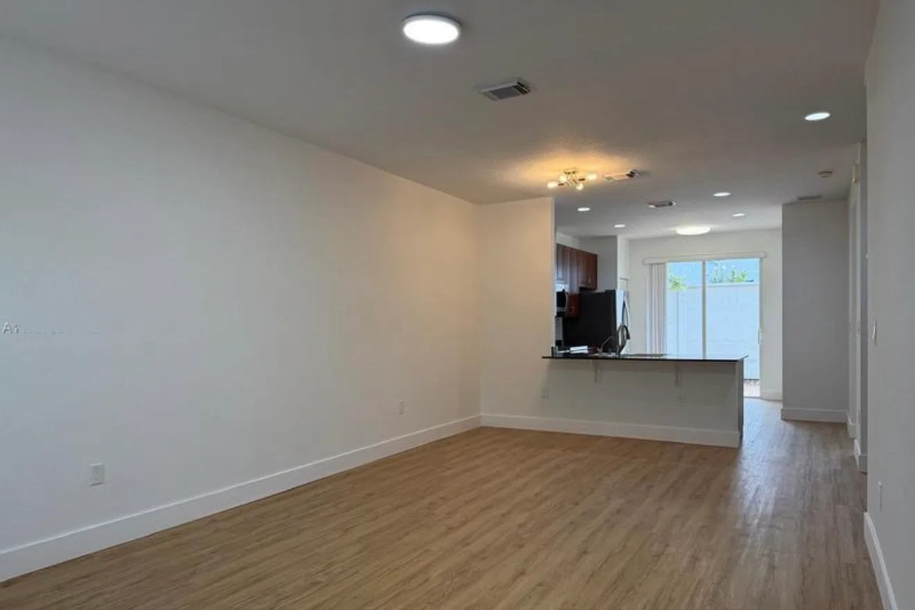 3 bed, 2.5 bath, 1740 sqft, $3,193 — Photo 2