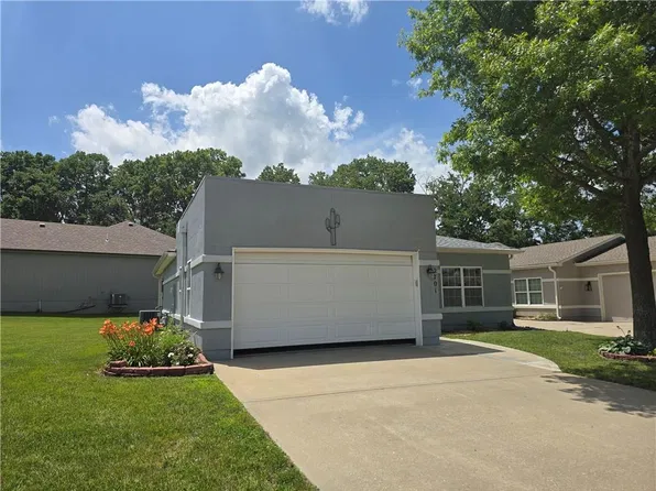2701 NE Sonora Valley Dr, Blue Springs, MO 64015