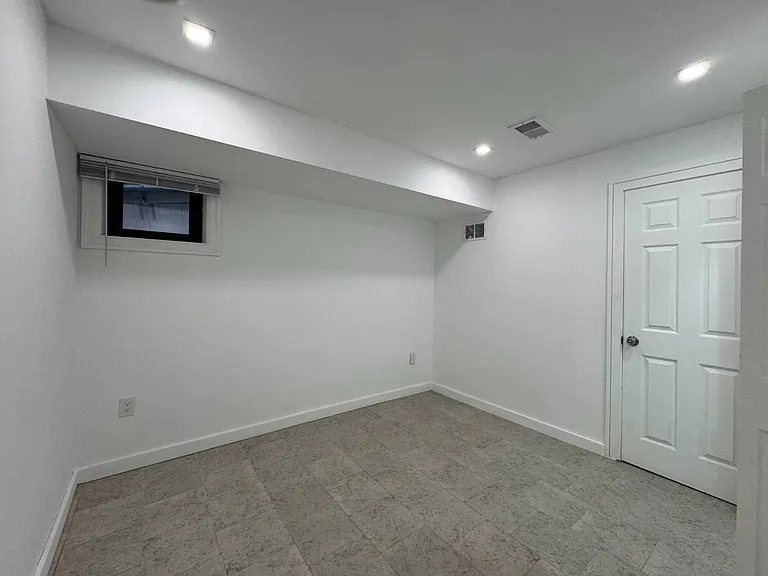 1363 Kearney Ave #B — Photo 6