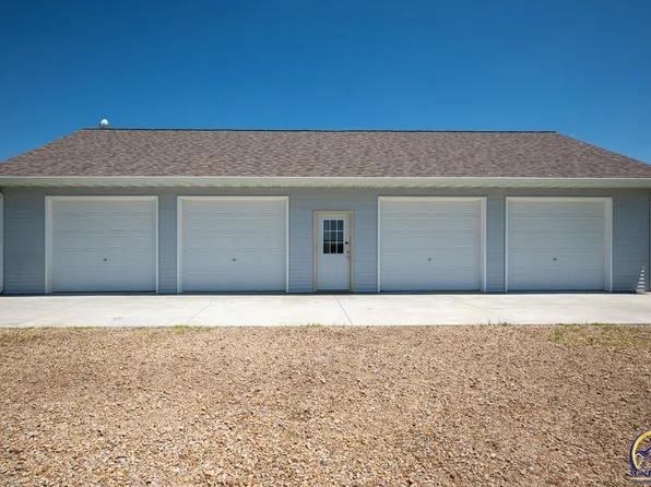 2205 NW 86th St, Topeka, KS 66618