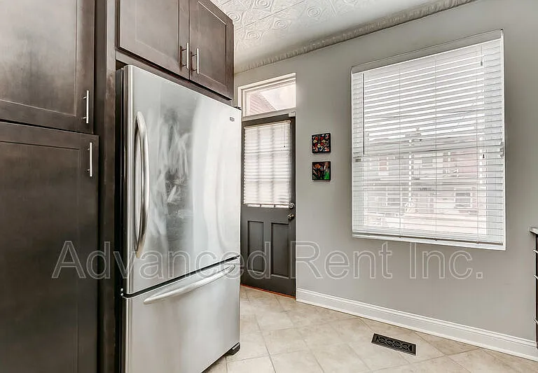 528 S Streeper St — Photo 11