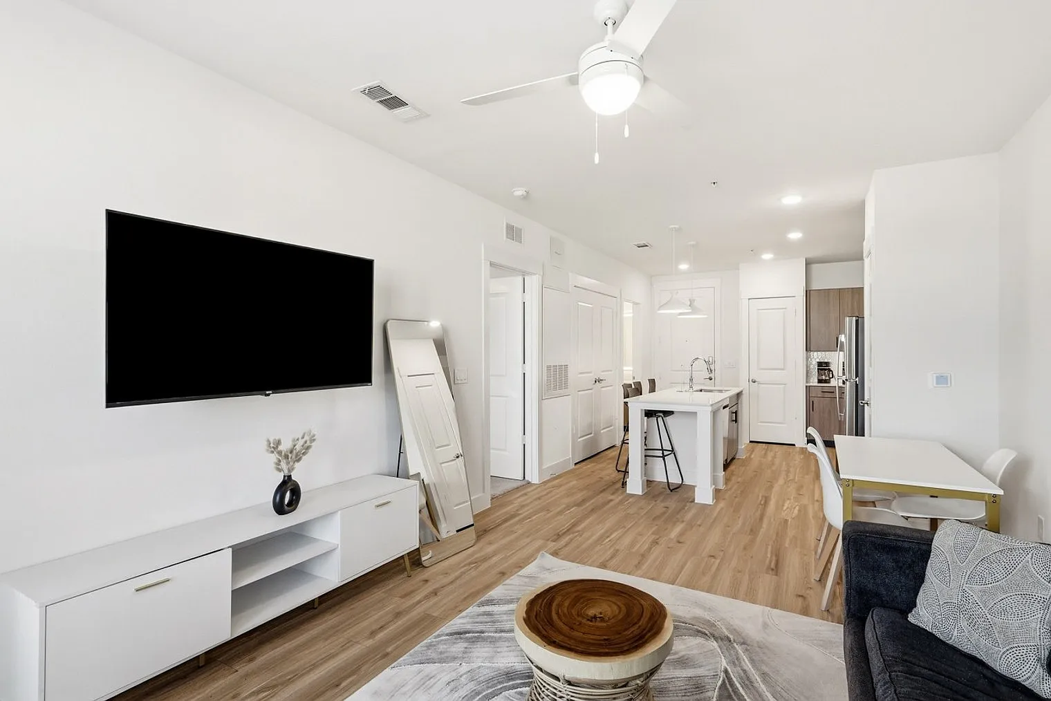 1 bed, 1.0 bath, 7997 sqft, $2,848 — Photo 2