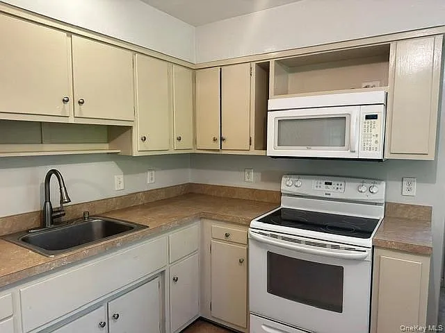 97 Cold Spring Rd — Photo 8