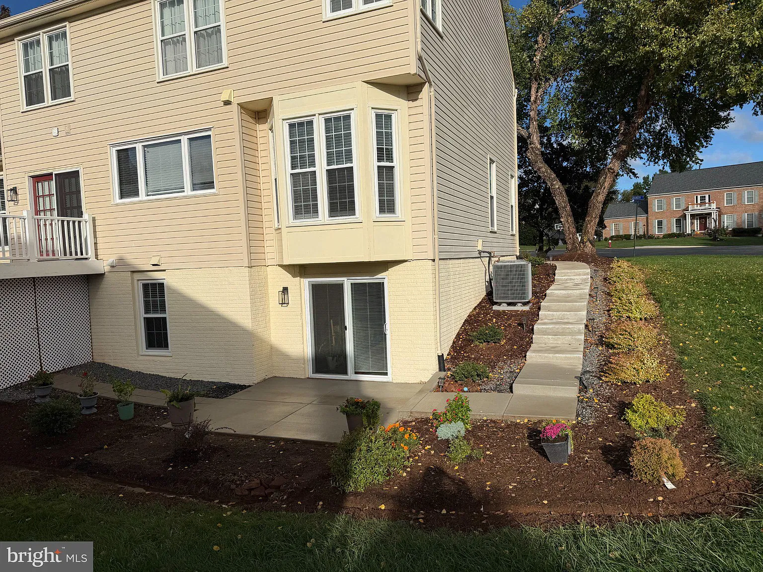 2 bed, 1.0 bath, 1375 sqft, $2,000 — Photo 4