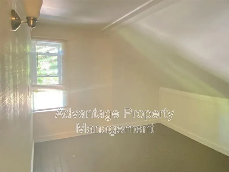 240 NW 9th St #4 — Photo 11