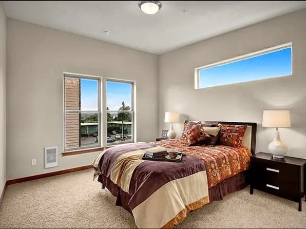 Hawks Landing Townhomes, 1075 Blaine Ave NE #1055-D, Renton, WA 98056