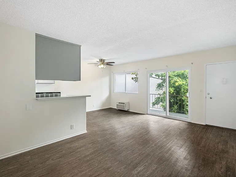 1808 N Harvard Blvd — Photo 3