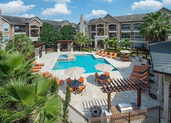 2nd image of 10575 Westpark Dr APT 335