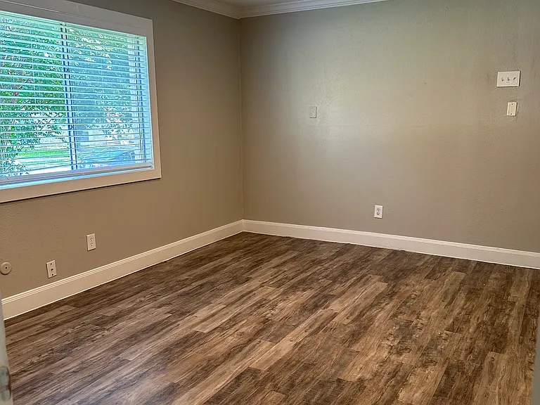 2109 Cedarcrest Dr — Photo 13