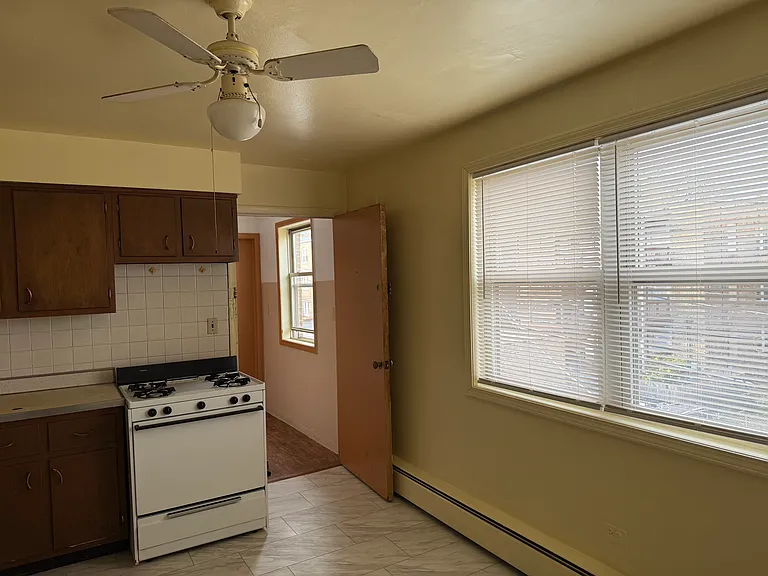 2626 W Greenleaf Ave #2-A — Photo 9