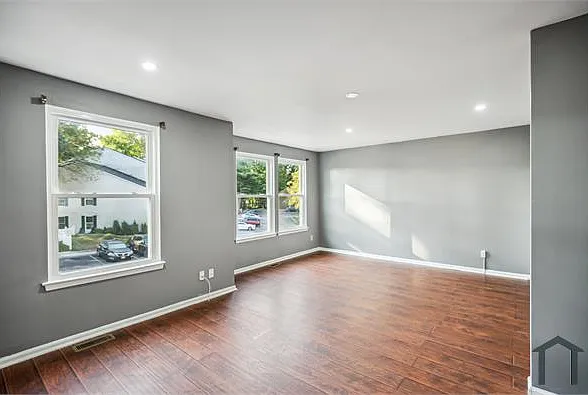2305 Greenwood Dr — Photo 14