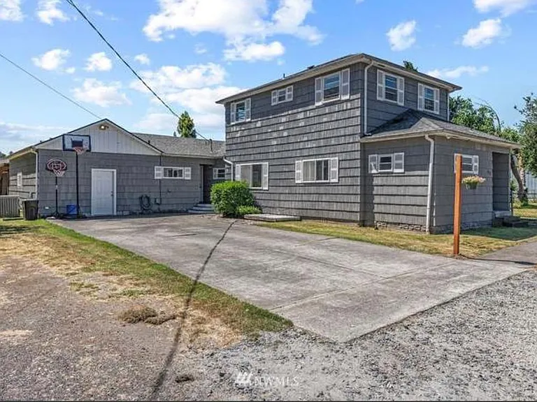 137 Aden St SW — Photo 3