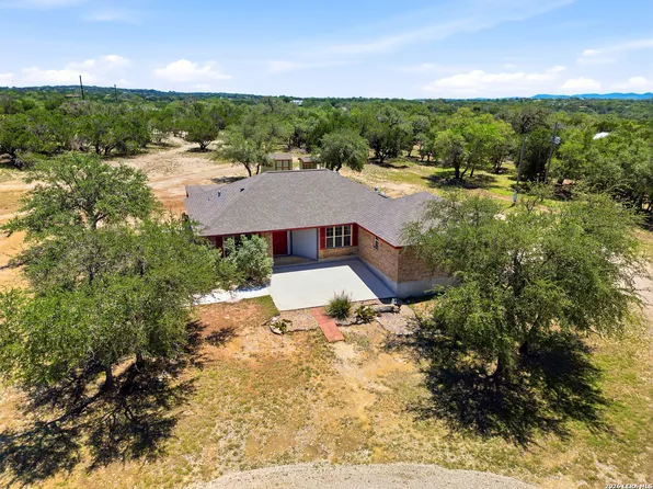 342 CHIPMAN CT, Bandera, TX 78003