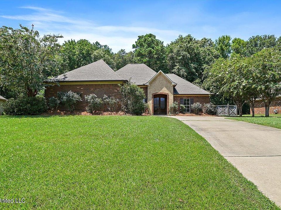 1st image of 114 Belle Oak Dr