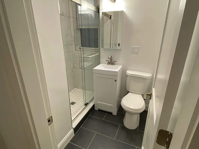 102 Queensberry St #12 — Photo 14