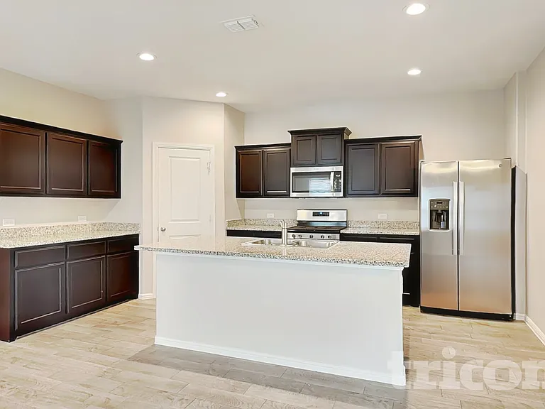 2305 Denmark Ln — Photo 4