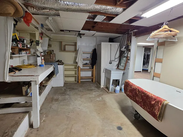 7068 Sandy Crk — Photo 24