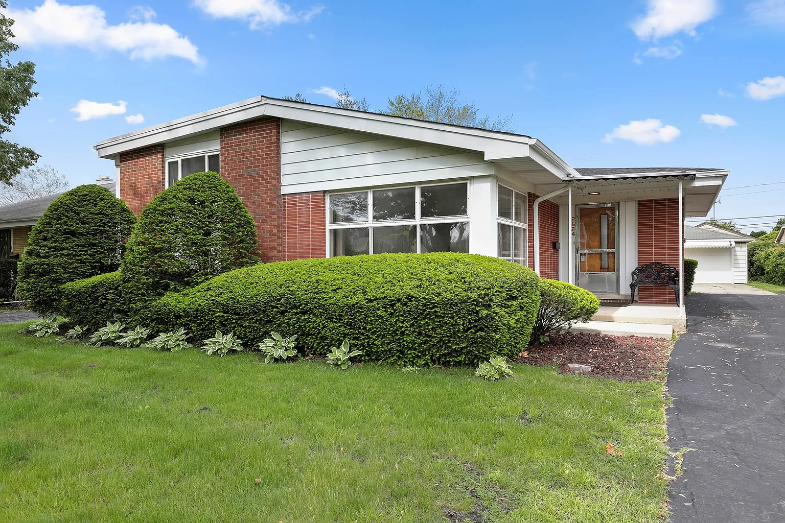 2624 Kensington Ave photo 1