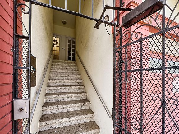 4th image of 266 Guerrero St
