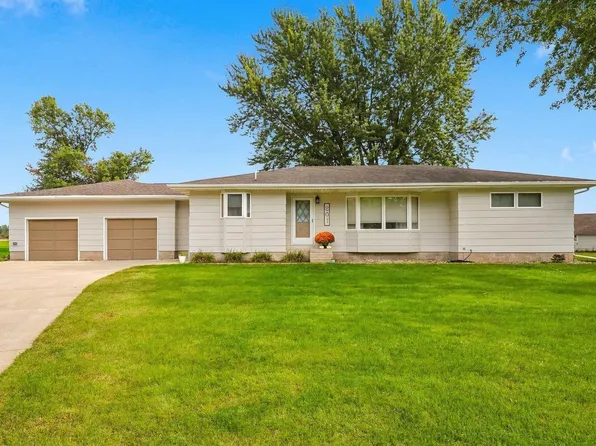 201 Rainbow Dr, Fairbank, IA 50629