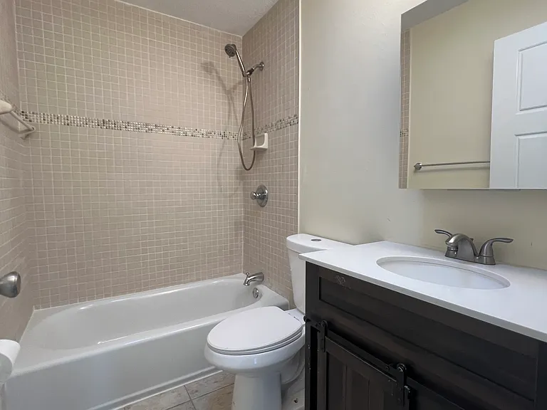 1430 W Rambla St — Photo 7