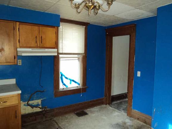 2nd image of 692 Park Ave E
