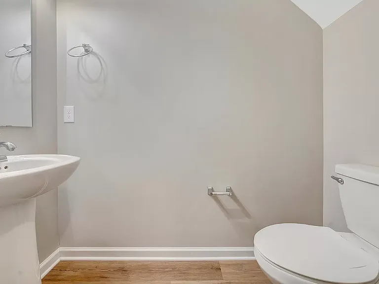 915 Holland Loop NW — Photo 5