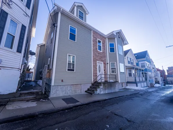 29 Ann St APT 4, Newport, RI 02840