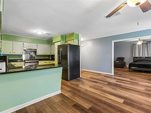 2nd image of 1100 Avenue A