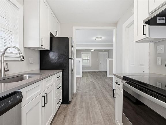3rd image of 5423 Wabash Ave