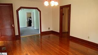 5th image of 212 Rogers Ave