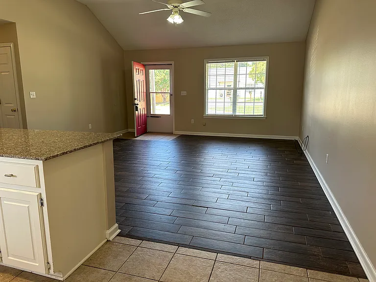 802 Johnston Cv — Photo 8