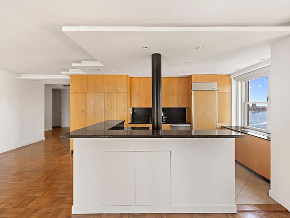 4th image of 300 E 40th St APT 27R