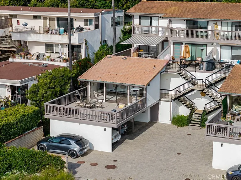 11813 Ellice St — Photo 3