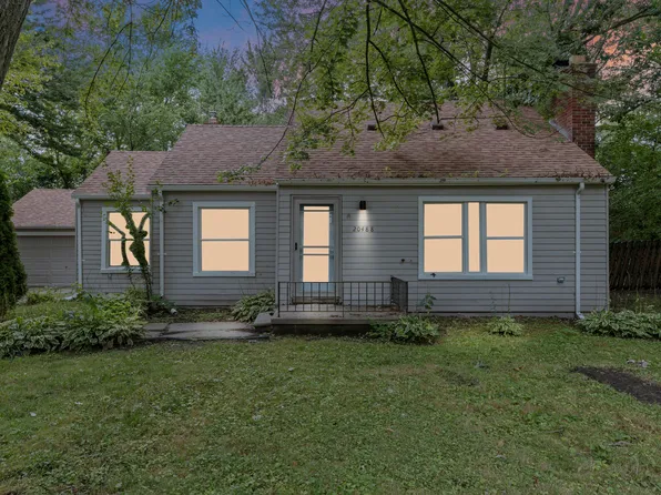 20488 Woodcrest St, Harper Woods, MI 48225