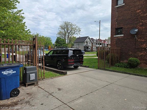 5th image of 268 Marston St