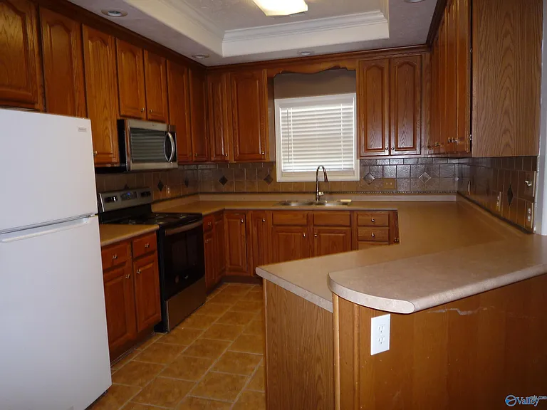16656 Bellewood Dr — Photo 10