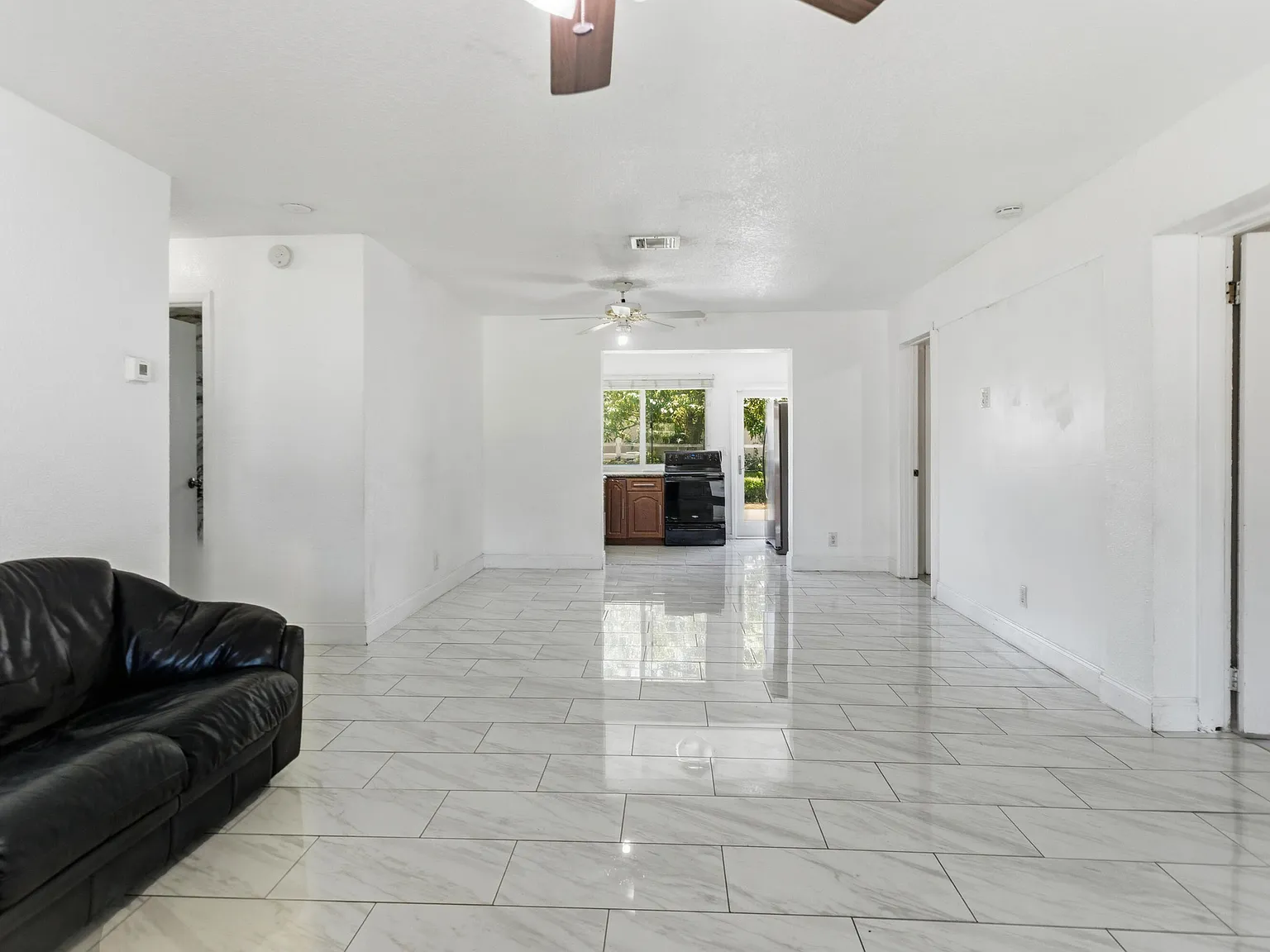 4 bed, 2.0 bath, 1409 sqft, $3,300 — Photo 3