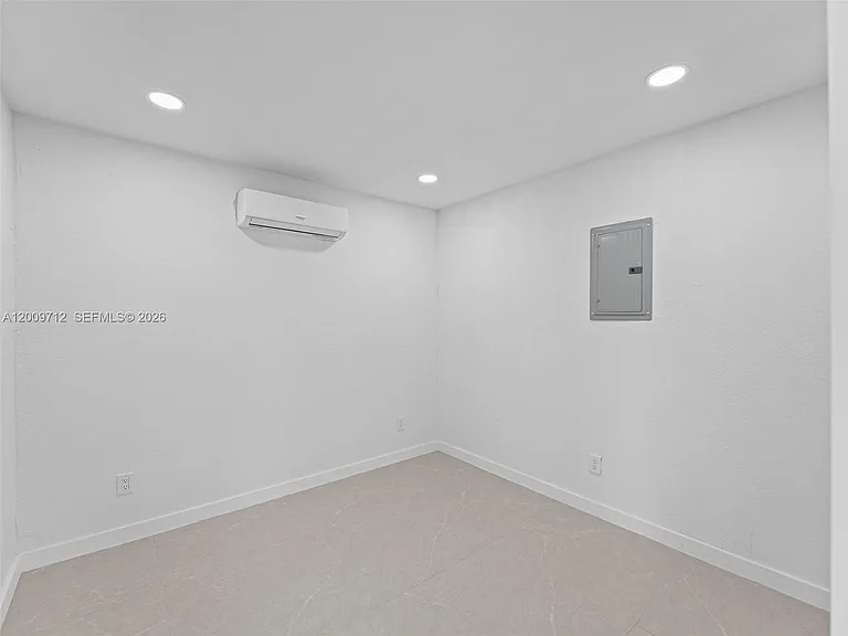 1368 W 29th St #2 — Photo 12