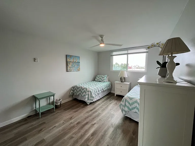 Twin room bright with a view