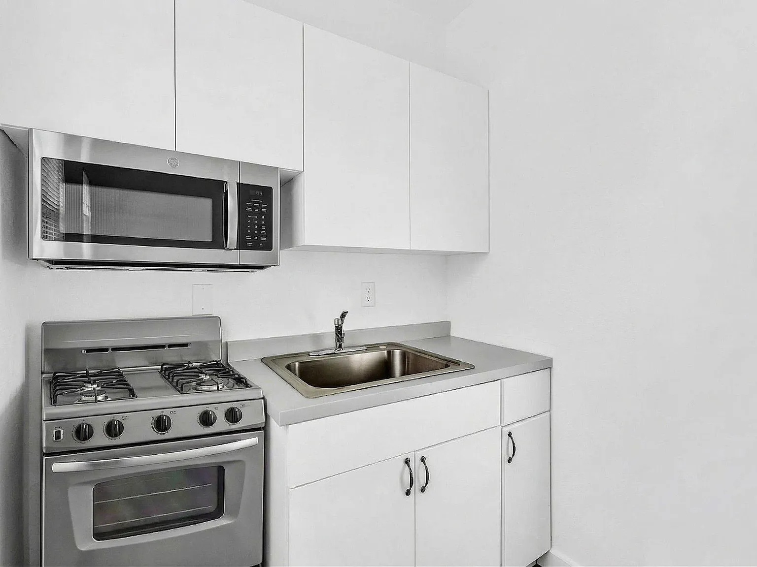Studio, 395 sqft, $1,095 — Photo 3