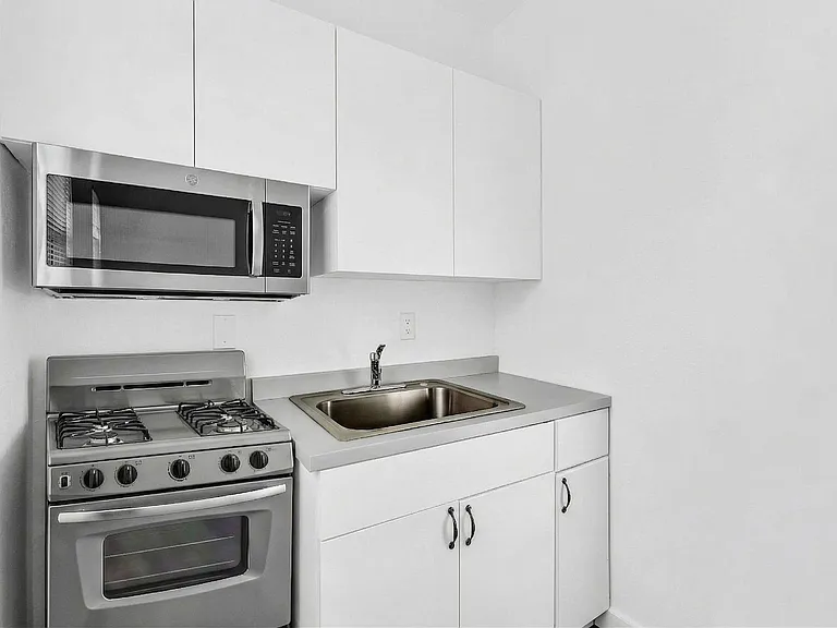 250 NE 77th St #7635 — Photo 3